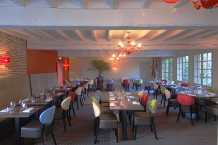 Les Canisses Restaurant room