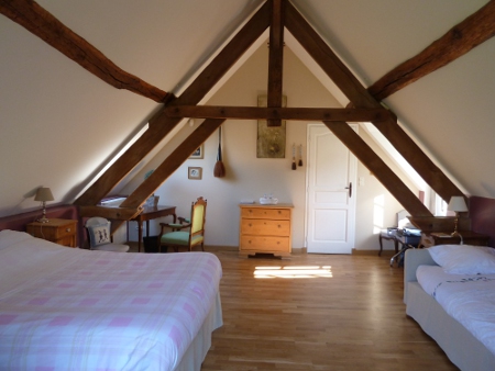 three persons guest room near giverny