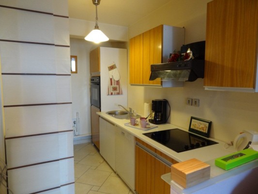 kitchen facilities at the Painter's apartment self catering vacation rental in Vernon France